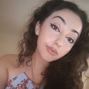 Meet your Posher, Daniella